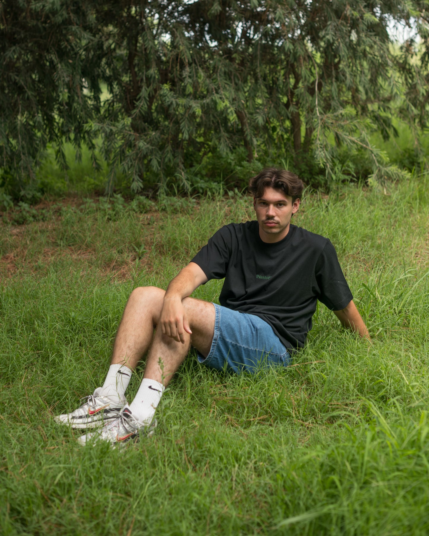 EMBROIDERED ORGANIC COTTON BLACK T-SHIRT