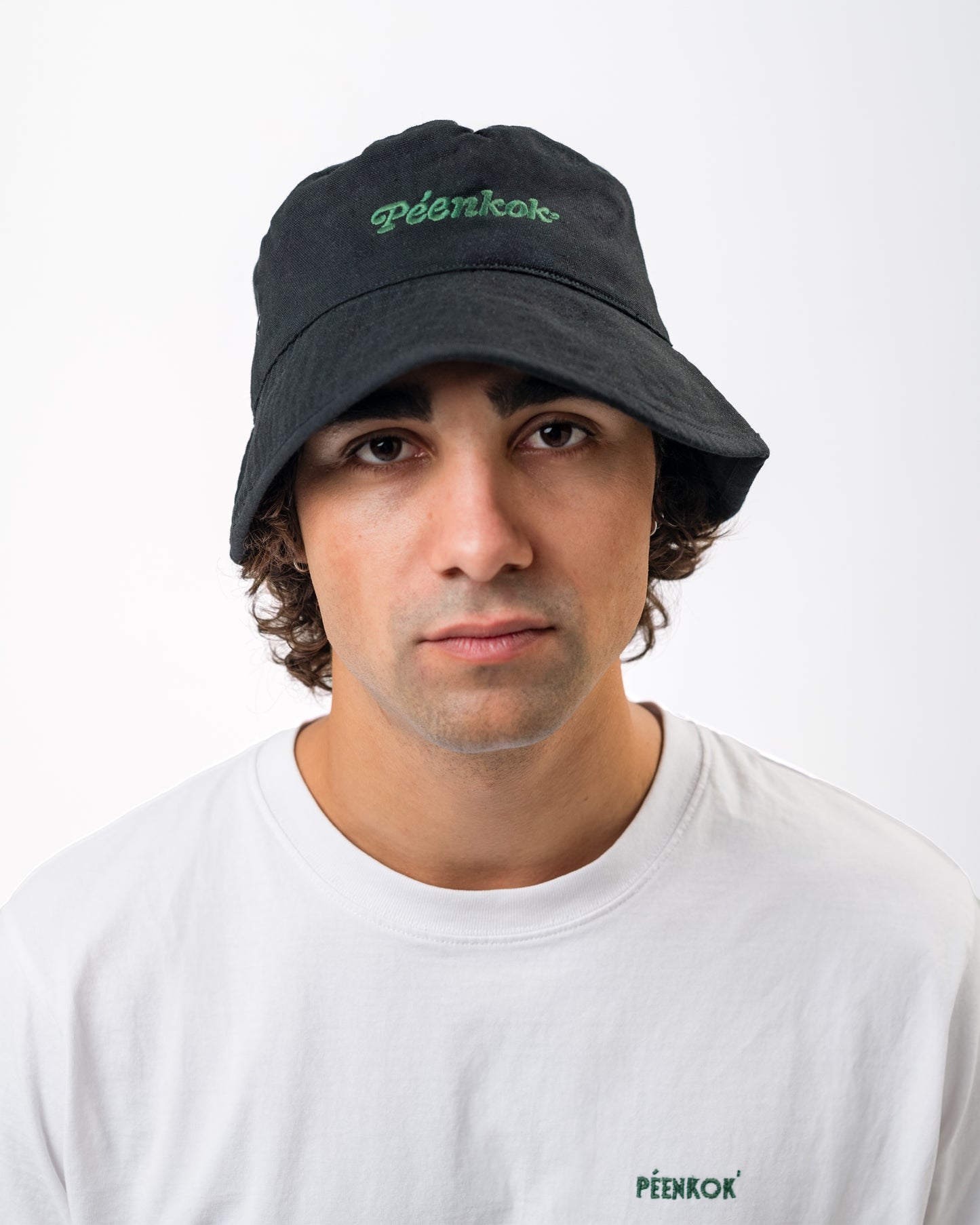 BLACK BUCKET HAT WITH EMBROIDERY