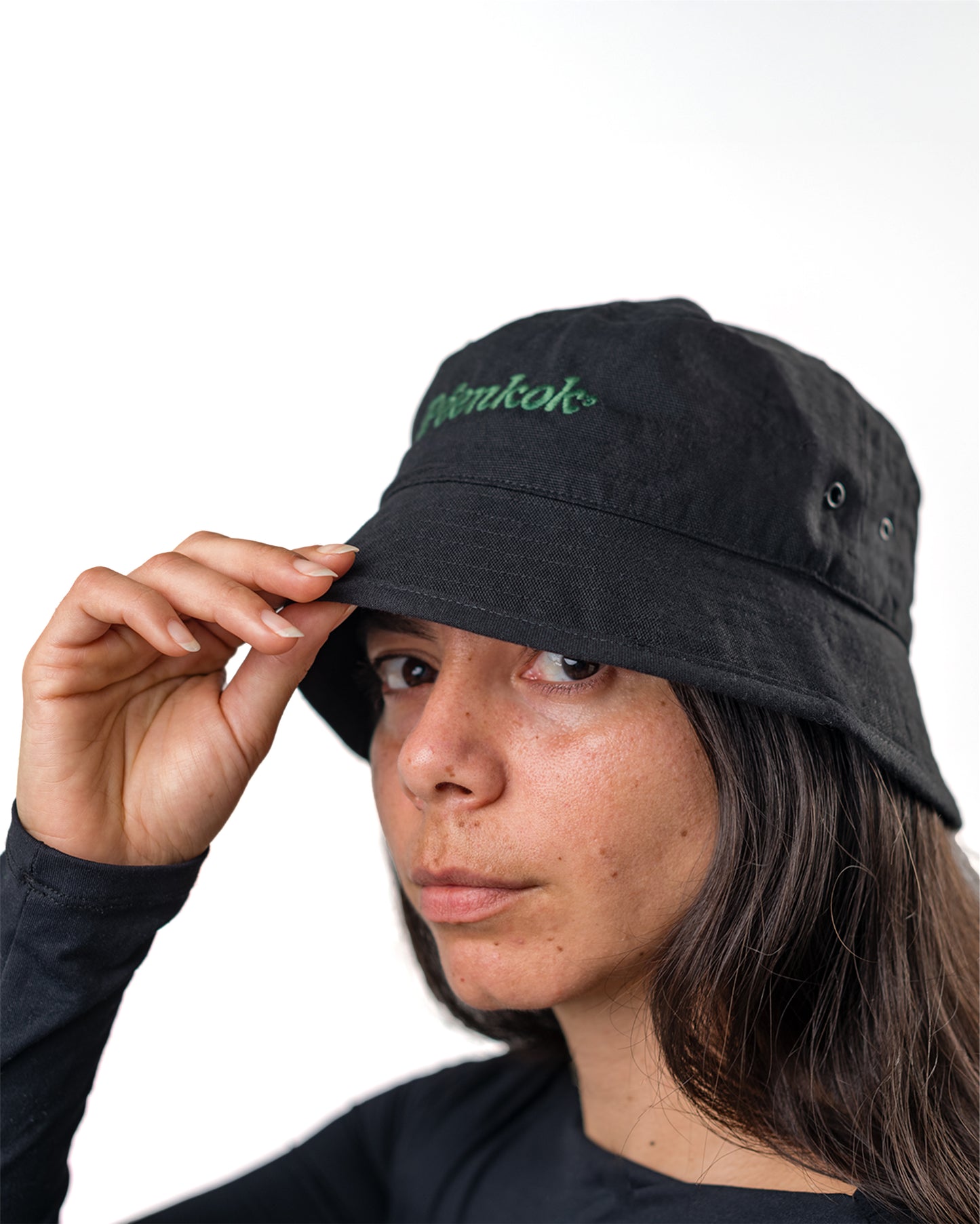 BLACK BUCKET HAT WITH EMBROIDERY