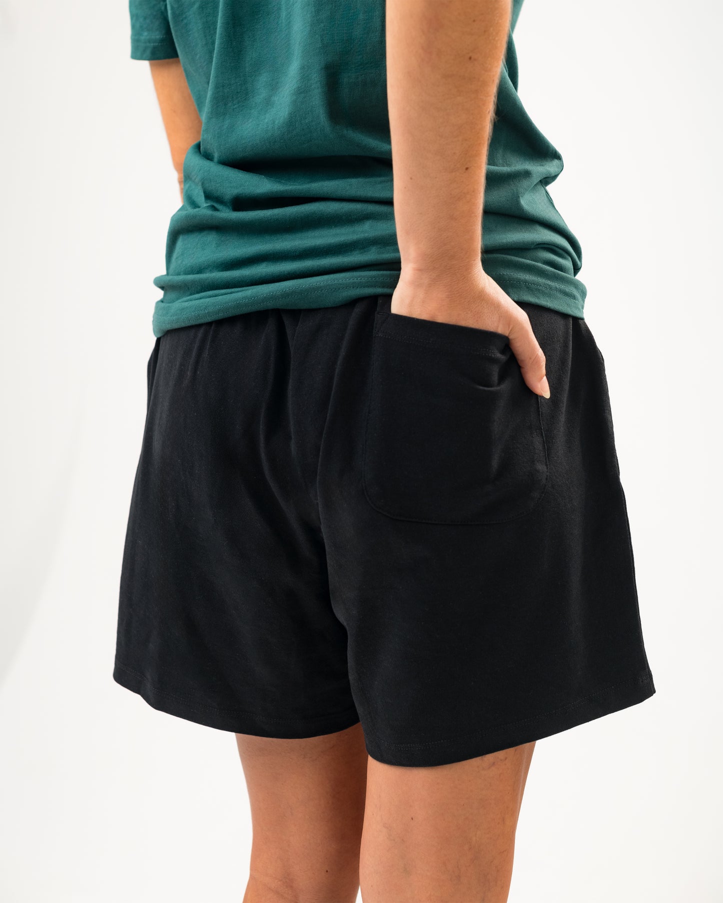EMBORIDERED ORGANIC COTTON BLACK SHORT
