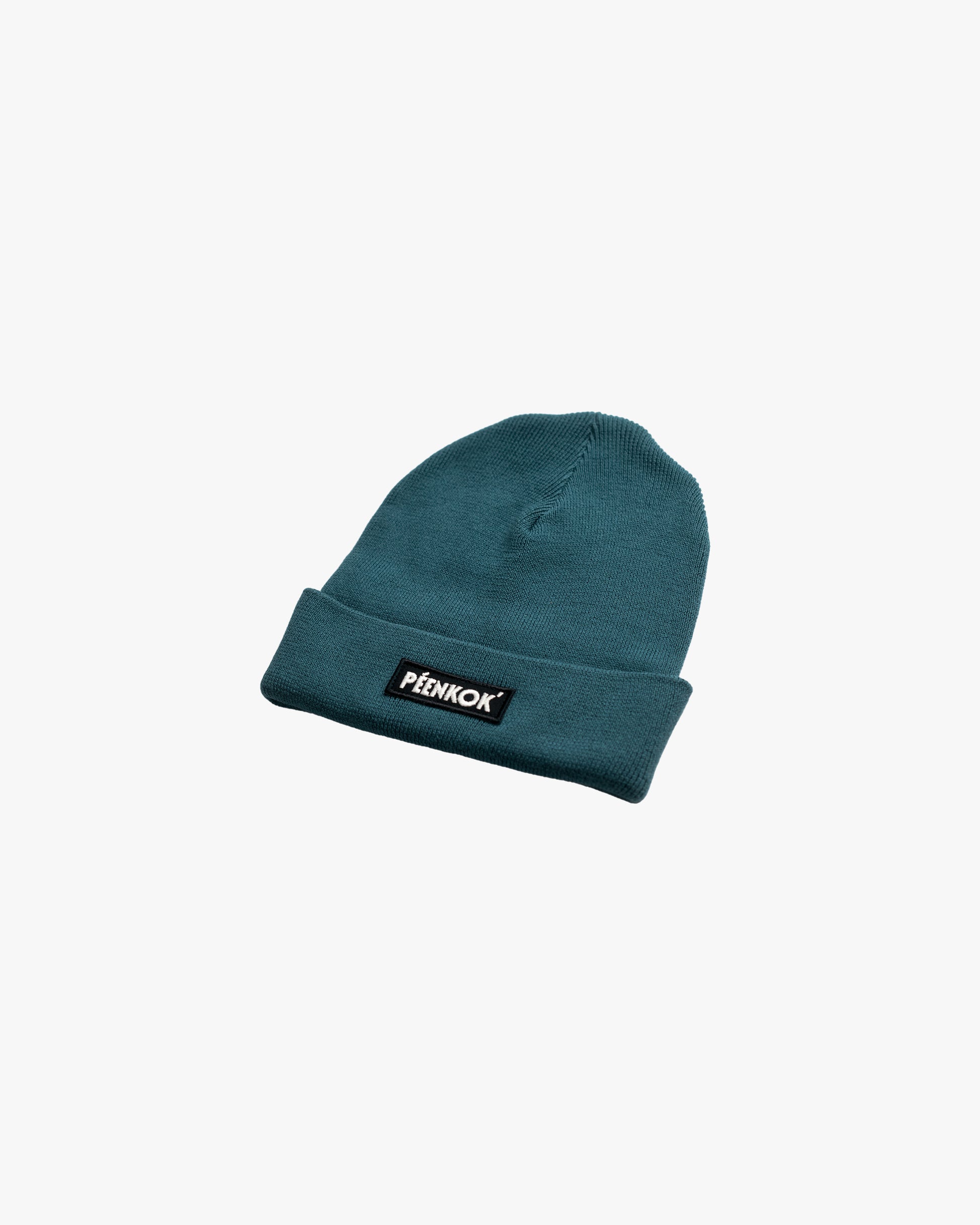 PÉENKOK’ | ORGANIC COTTON BEANIE TEAL WITH A WOVEN PATCH IN RECYCLED POLYESTER EMBROIDERY ON THE FRONT